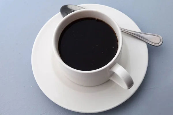 Kopje Zwarte Koffie Bovenaanzicht Blauwe Achtergrond — Stockfoto