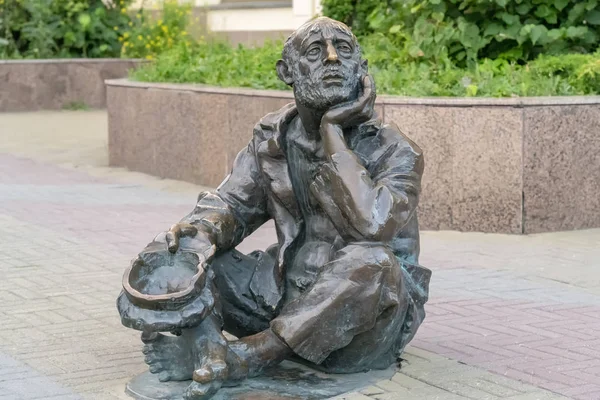チェリャビンスク ロシア連邦 2019年6月5日 お金を乞う乞いの記念碑 — ストック写真