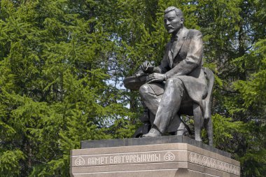 Kostanay, Kazakistan-Mayıs 24, 2019, Kazakistan siyasi figürü Anıtı arslan Baitursynov