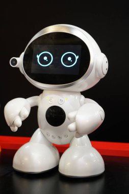  Chelyabinsk, Rusya-Haziran 4, 2019: robotların Sergisi, robots oyuncaklar yüz yerine ekran                              
