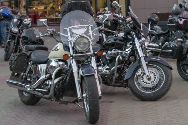 Chelyabinsk, Rusya-5 Temmuz 2019: Harley Davidson motosiklet park etti. Harley-Davidson, Inc. Harley, 1903 yılında kurulan Amerikan Motosiklet üreticisidir..