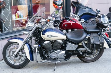 Chelyabinsk, Rusya-5 Temmuz 2019: Harley Davidson motosiklet park etti. Harley-Davidson, Inc. Harley, 1903 yılında kurulan Amerikan Motosiklet üreticisidir..