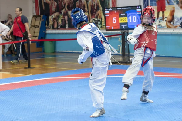 Chelyabinsk Russian Federation May 2019 Two Girls Blue Red Taekwondo — Stock Photo, Image