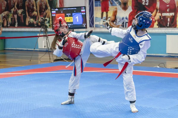 Chelyabinsk Russian Federation May 2019 Two Girls Blue Red Taekwondo — Stock Photo, Image