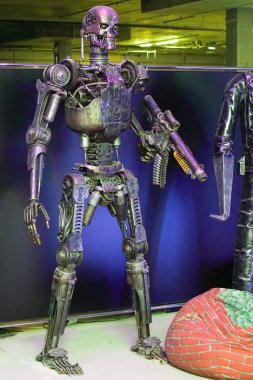 Chelyabinsk, Rusya Federasyonu-4 Haziran 2019: robotlar Sergisi, Terminator robot metal heykel                               