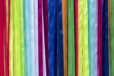 Renkli tekstil kurdelelerinin dokusu Gökkuşağının renkleri