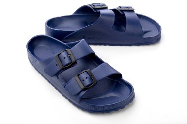 Plaj ayakkabıları beyaz arka planda izole edilmiş