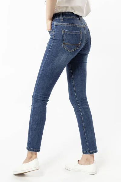 Menina Jeans Mostra Jeans Fundo Branco Close Jeans Azul — Fotografia de Stock