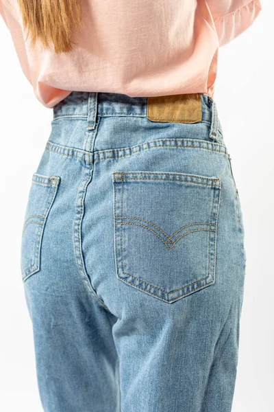 Chica Jeans Muestra Pantalones Vaqueros Fondo Blanco Cerca Pantalones Vaqueros —  Fotos de Stock