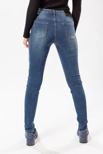 Menina Jeans Mostra Jeans Fundo Branco Close Jeans Azul — Fotografia de Stock