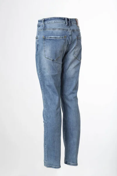 Blauwe Jeans Spookachtige Mannequin Geïsoleerd Witte Achtergrond — Stockfoto