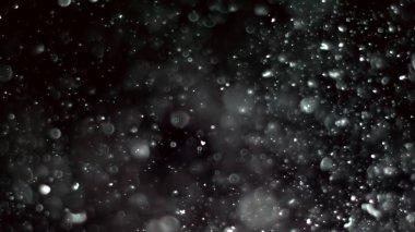 Gerçek mercekli geriışıklandırılmış toz parçacıkları