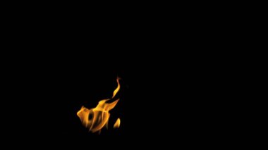 alevler siyah arkaplanda