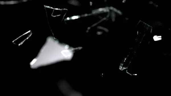 Összetört, és törött üveg darab az elszigetelt, fekete — Stock Fotó