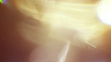 Stüdyoda Siyah Arkaplan Üzerine Gerçek Lens Fişeği Çekimi