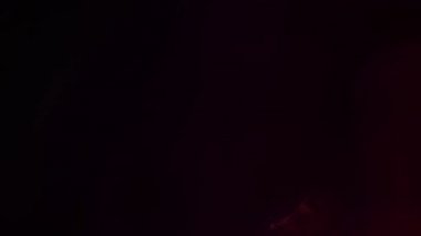 Gerçek Lens Flare atış Studio siyah arka plan üzerinde. Kolay yer paylaşımı veya ekran filtresi eklemek