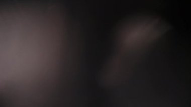 Stüdyoda Siyah Arkaplan Üzerine Gerçek Lens Fişeği Çekimi