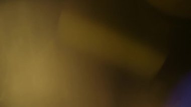 Stüdyoda Siyah Arkaplan Üzerine Gerçek Lens Fişeği Çekimi