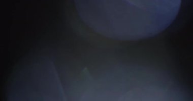 Stüdyoda Siyah Arkaplan Üzerine Gerçek Lens Fişeği Çekimi