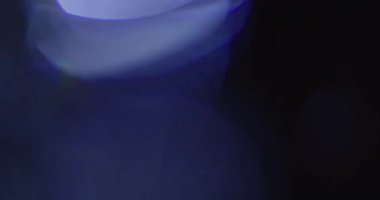 Stüdyoda Siyah Arkaplan Üzerine Gerçek Lens Fişeği Çekimi