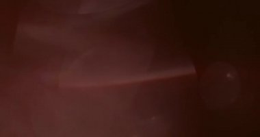 Stüdyoda Siyah Arkaplan Üzerine Gerçek Lens Fişeği Çekimi