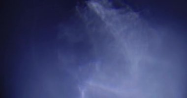 Stüdyoda Siyah Arkaplan Üzerine Gerçek Lens Fişeği Çekimi
