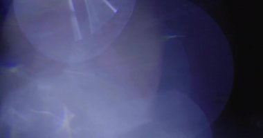 Stüdyoda Siyah Arkaplan Üzerine Gerçek Lens Fişeği Çekimi