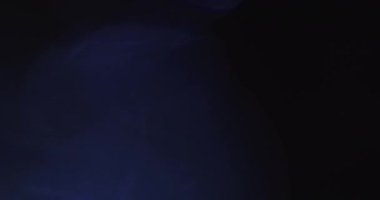 Stüdyoda Siyah Arkaplan Üzerine Gerçek Lens Fişeği Çekimi