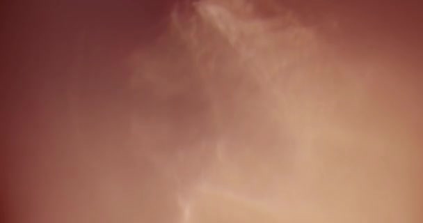 스튜디오에서 검은 백지를 배경으로 한 진짜 렌즈 플랫 샷 — 비디오