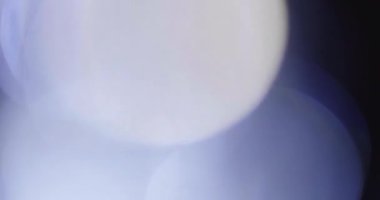 Stüdyoda Siyah Arkaplan Üzerine Gerçek Lens Fişeği Çekimi
