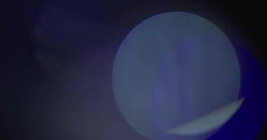 Stüdyoda Siyah Arkaplan Üzerine Gerçek Lens Fişeği Çekimi