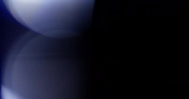 Stüdyoda Siyah Arkaplan Üzerine Gerçek Lens Fişeği Çekimi