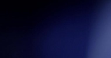 Stüdyoda Siyah Arkaplan Üzerine Gerçek Lens Fişeği Çekimi