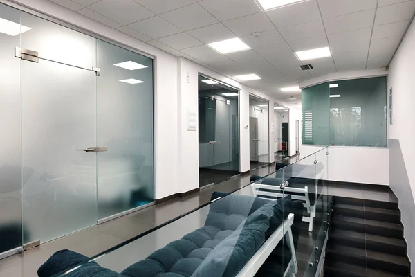 Cam kapılı güzel modern ofis iç