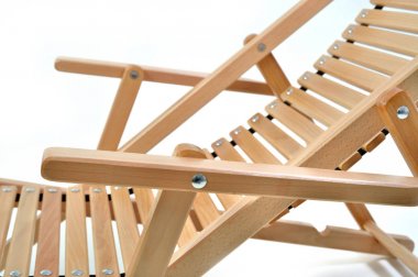 plaj ahşap şezlong üzerinde beyaz arka plan izole