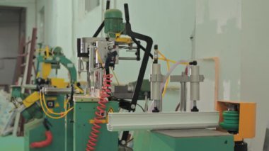 Fabrikada frezeleme plastik profili