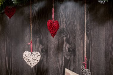 Kış elementleriyle yaratıcı Noel dekorasyonu