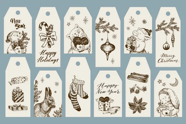 Tarjetas de regalo de Navidad o etiquetas con letras. Elementos de diseño dibujado a mano. Vector. Oso, caramelo, gatito con corazón, juguetes de Navidad, cerdo, regalos, ardilla, calcetines, especias, conejo — Archivo Imágenes Vectoriales