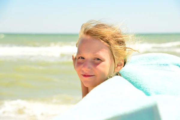 Girl Teenager Stands Beach Towel Rejoices — Stock Photo, Image
