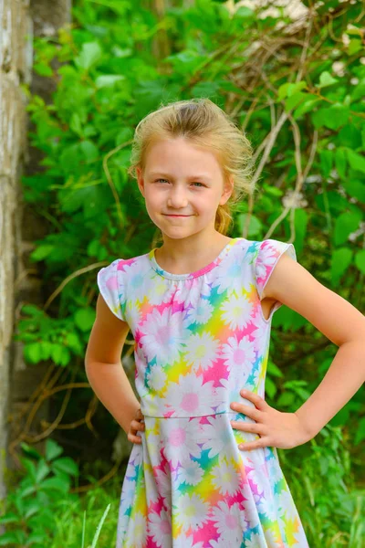 Portrait Une Fille Gros Plan Dans Forêt Jour Été — Photo