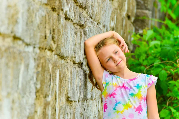 Young Beautiful Girl Posing Brick Wall Street Smile Summer Dress — Stock Photo, Image