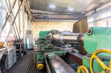 Büyük şaft atölye büyük bir torna yapılır