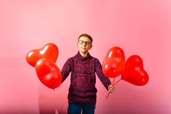 Young Handsome Guy Gives Balloons Shape Heart Pink Background — Stock Photo, Image