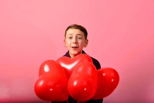 Homem Com Coração Vermelho Para Dia Dos Namorados — Fotografia de Stock