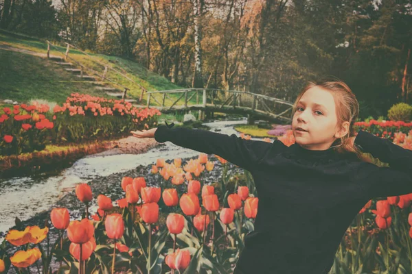 Lány Háttérben Tulipán Koncepció Március Nap Minden Szerelmeseinek — Stock Fotó
