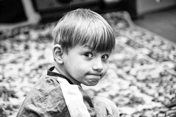 Portret Chłopca Czarno Białego Zdjęcia — Zdjęcie stockowe