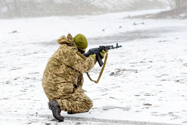 Soldat Combat Vise Feu Une Arme Gros Plan — Photo