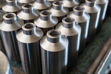 Açtıktan sonra hisse senedi atölye yuvarlak parçalar vardır