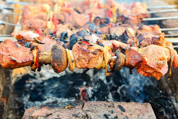 Fried Juicy Meat Fried Skewers Fire Brazier Bricks Charcoal Flame — 图库照片