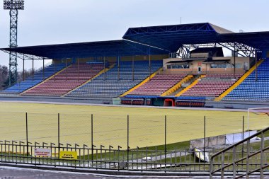 Futbol sahasına boş tribün